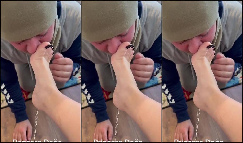 Onlyfans Leaks Princessdoga's Feet and Dominates Her in Onlyfans Video