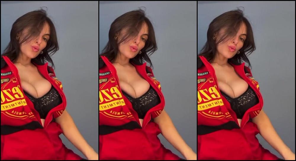 Alexapearl Nicknamed Alexapearl 10 11 2025 Onlyfans Video Started Off Sweet Ended Up A Little Too Hot To Handle I Swear This Costume