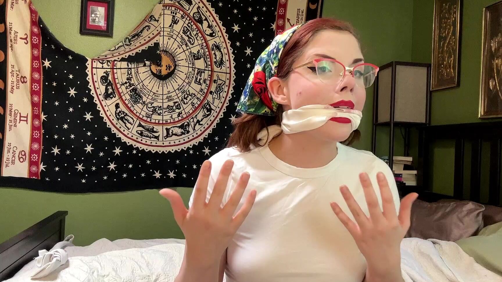 DandyinDistress begs for bondage and self-punishment with her lipstick-smeared mouth