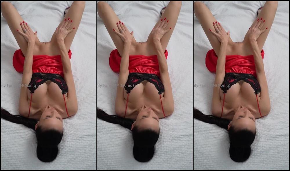 Moniq Nicknamed Moniq25 11 10 2025 Onlyfans Video I M Here On The Bed Ready For You