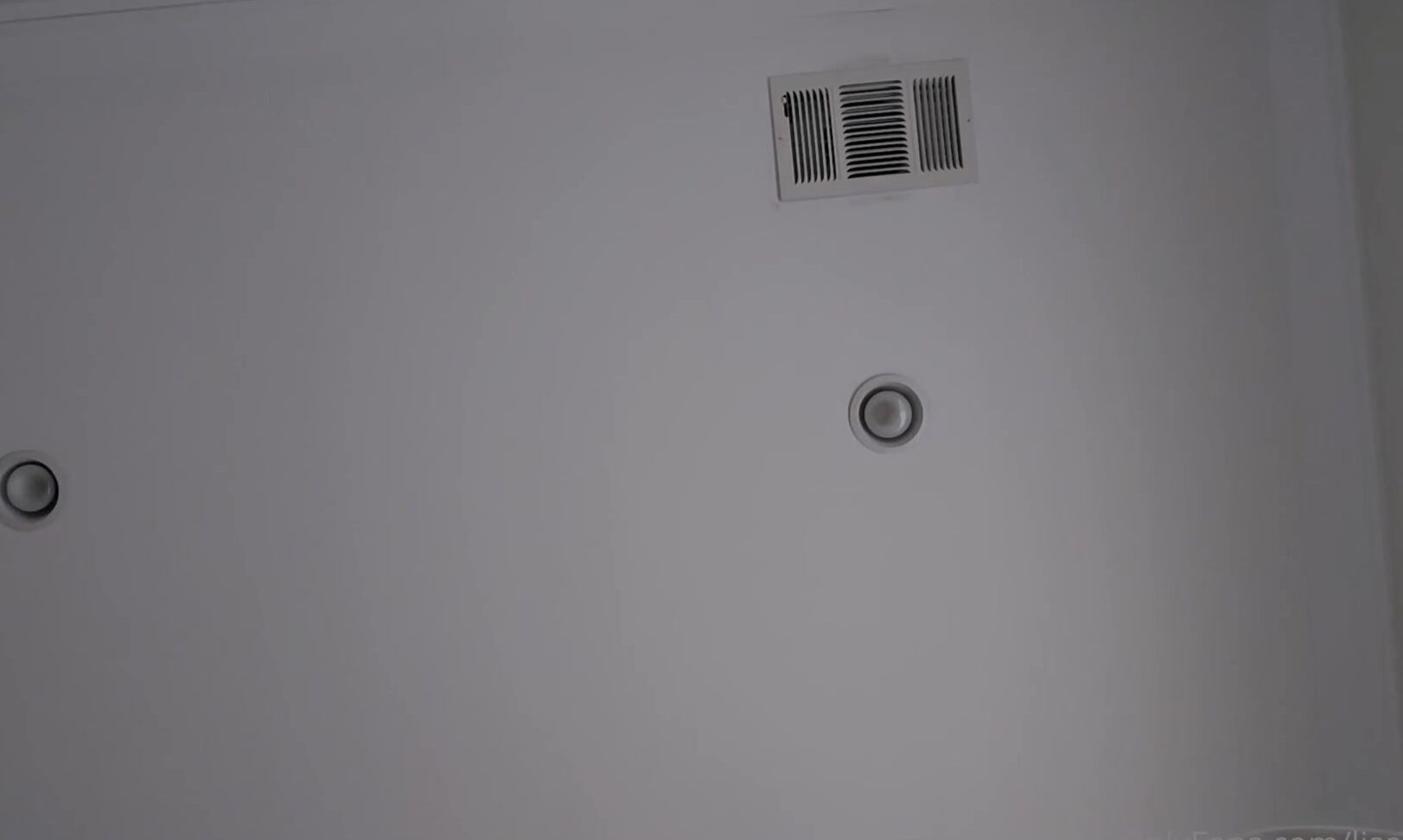 Watch Lisa Asmr do laundry while being unaware of Giantess doing ASMR