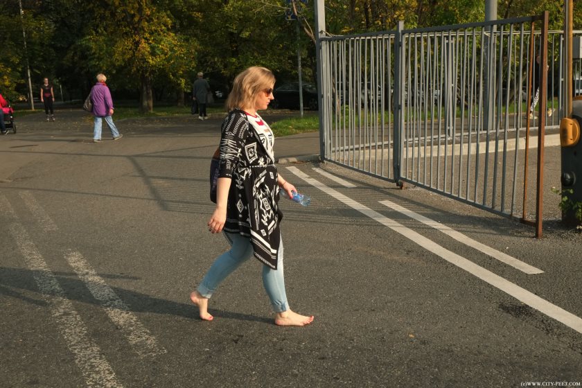 Poster for City Feet - Larisa - A Barefoot Woman In The City. Part 2. - Barefoot In City, Barefoot Shopping, Closeups (Городские Ноги Крупные Планы)