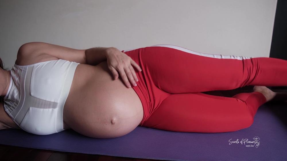 Poster for Molly Sweet - Manyvids Model - Molly Sweet 35 Weeks Pregnant Yoga Exercises - Molly Sweet, Siterip (Молли Свит Милая Молли)