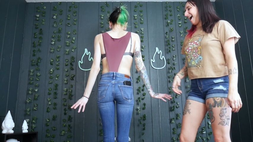 Poster for Manyvids Star - Luna Gives Me A Wedgie - Jan 31, 2023 - Liz Raw - Jeans Fetish, Petite (Лиз Роу Маленький)