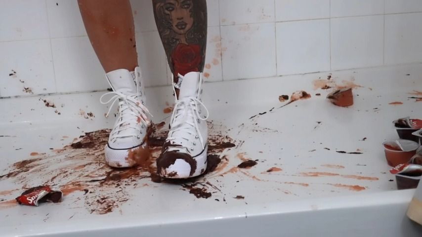 Poster for Drea_Xoxo - Manyvids Model - Messy Converse 2 - Wet & Messy, Shoe Fetish (Мокрый И Грязный)