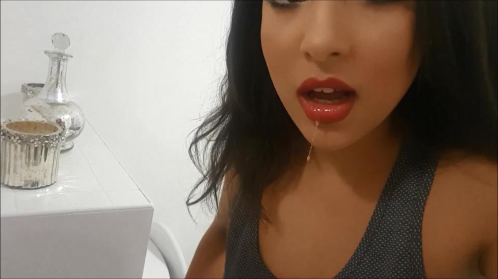 Poster for Manyvids Star - Kaylalouise Drool Spit Fetish - Kaylalouise - Amateur, Spit Fetish, Swallowing / Drooling (Фетиш Слюны)