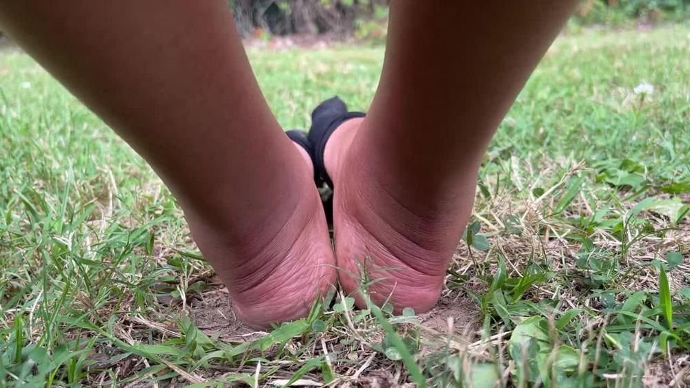 Poster for Manyvids Model - Pink Foxx - Nylon Removal Outside - Nylon Worship, Ebony Foot Fetish (Пинк Фокс Фут-Фетиш Из Чёрного Дерева)