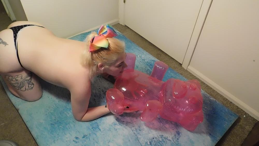 Poster for Lanabea - Manyvids Star - Lanabea Virgin Nerd Fucks Inflatable Gummy Bear - Balloons, Blonde (Воздушные Шары)