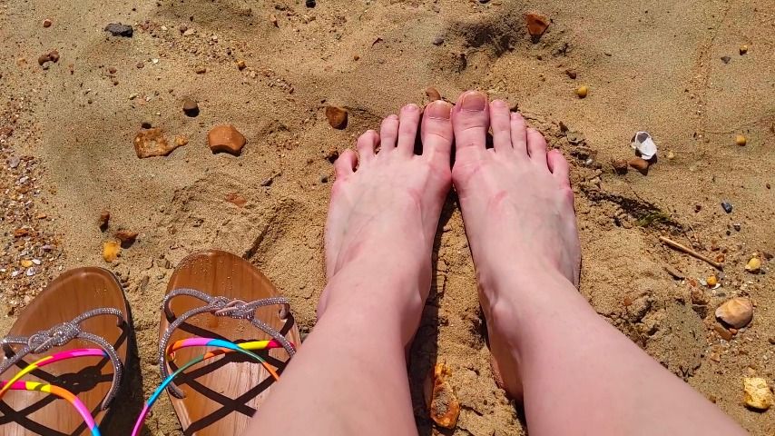 Poster for Manyvids Model - Sandy Beach Feet - Goddess Vanessa - Toenail Fetish, Feet (Богиня Ванесса Ноги)