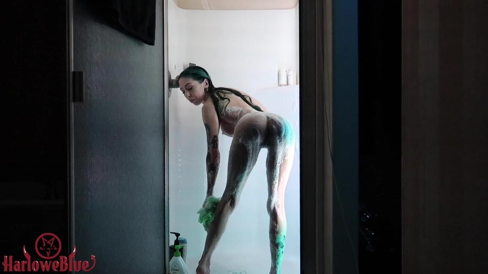 Poster for Harloweblue - Manyvids Model - Harloweblue Voyeur Shower - Shower Scenes, Voyeur, Shower (Вуайер)