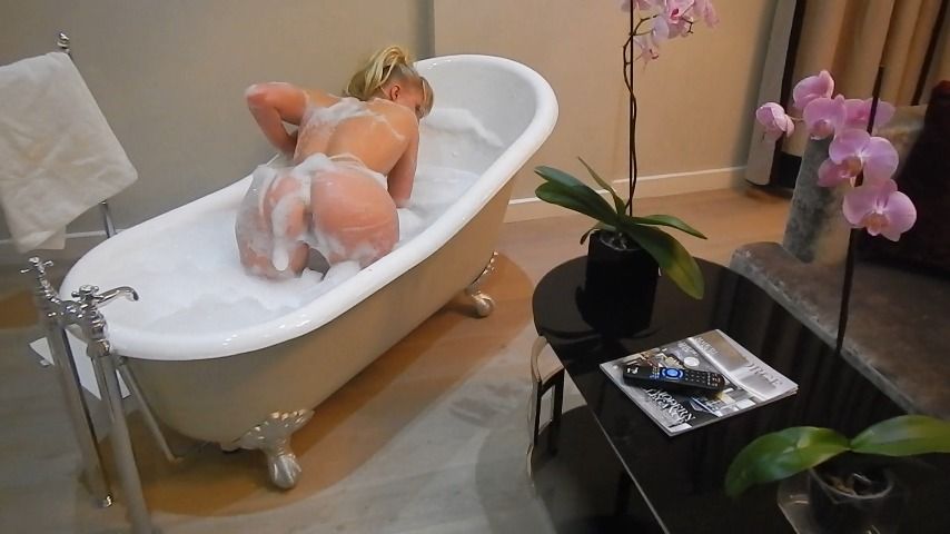 Poster for Manyvids Girl - Pretty Blonde Teen Fucked In The Bath - Tiffany Snow Xxx - Blonde, Deepthroat, Bareback (Тиффани Сноу Ххх Голая Спина)