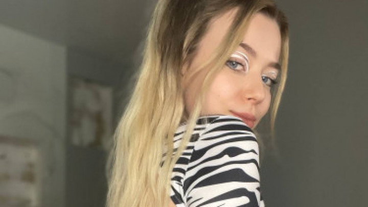 Poster for Maddiesunn - Manyvids Girl - Zebra'S Wild Orgasm - Aug 10, 2022 - Wet & Messy, Pussy Play (Мокрый И Грязный)