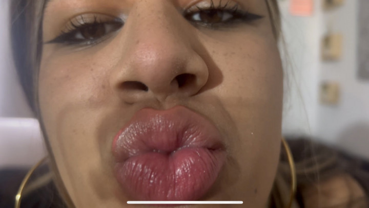 Poster for Manyvids Star - Colombianbigass - Giantess Barely Let U Breathe W Big Lips - March 03, 2023 - Breath Play, Close-Ups (Крупные Планы)