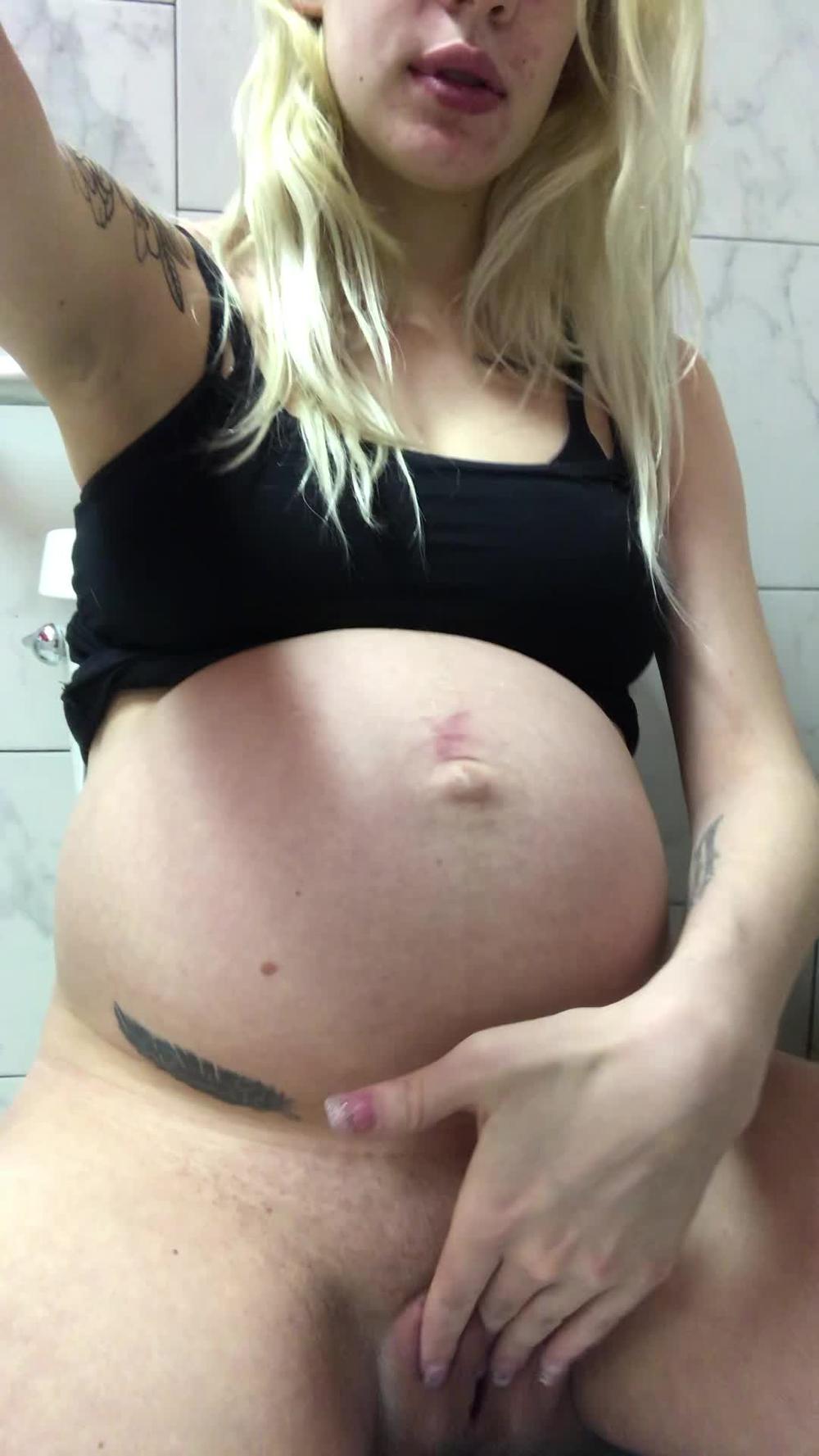 Poster for Teenmilf00 - Teenmilf00 38 Week Pregnant Potty Break - Manyvids Girl - Pregnant, Fingering, Public Toilet (Тинмилф00 Общественный Туалет)