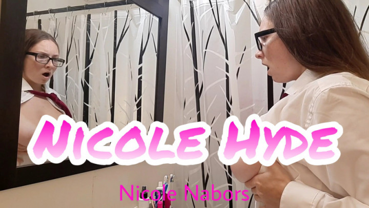 Poster for Nicole Hyde - Manyvids Girl - Nicole Nabors - Role Play, Body Part Comparison (Николь Нейборс Сравнение Частей Тела)