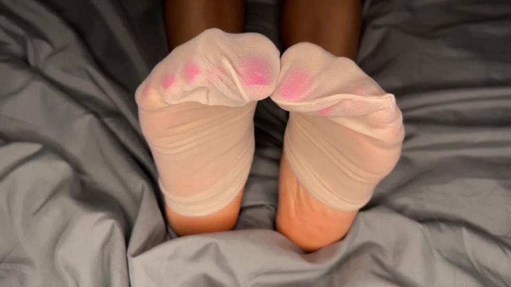 Poster for Pink Foxx - Tan Nylons Removal In Bed - Manyvids Model - Wrinkled Soles, Sfw, Foot Fetish (Пинк Фокс Морщинистые Подошвы)