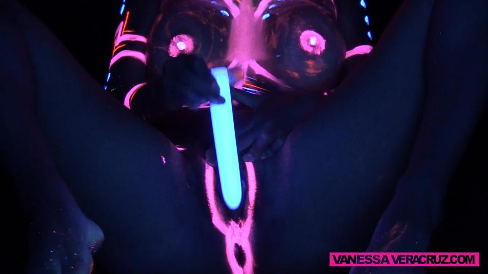 Poster for Vanessaveracruz - Vanessaveracruz - Neon Demon - Manyvids - Manyvids Girl - Vanessaveracruz, Siterip