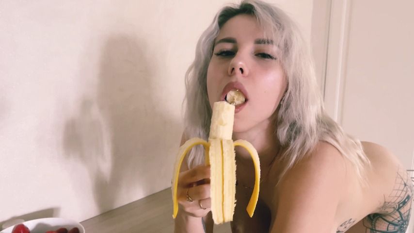 Poster for Sweetblondyvi - Banana Teasing And Eating - Manyvids Star - Tattoos, Foodandobjectcrush, Food (Еда)