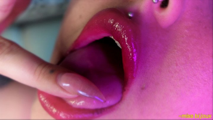 Poster for Manyvids Girl - Mistressbijoux Dark Wet Lips Trance - Mistressbijoux - Lip Gloss, Lip Fetish (Губной Фетиш)