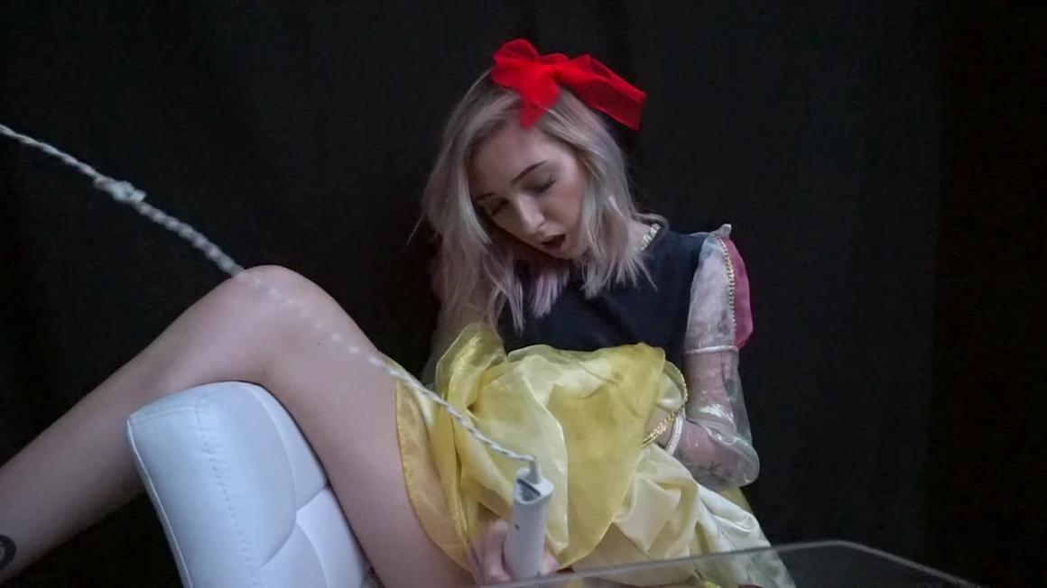 Poster for Manyvids Model - Harpermadi - 143. Snow White Cums Seven Times - Hitachi, Costume, Halloween (Харпермади)