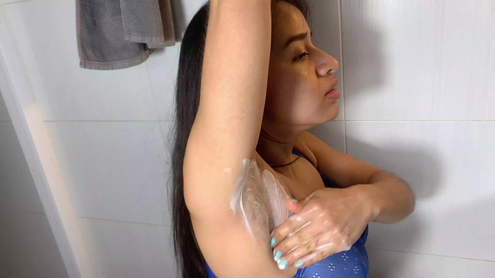 Poster for Manyvids Girl - Washing My Itchy Armpits Custom Vid - Miateen - Amateur, Sfw, Teens (18+) (Любительский)