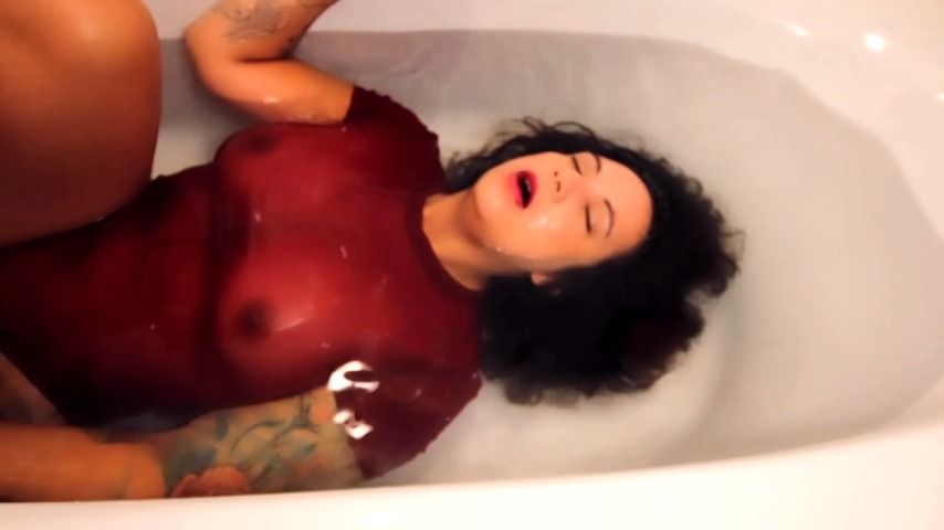 Poster for Underwater Fetish 6 - Drea_Xoxo - Manyvids Girl - Breath Control, Bathtub Fetish, Underwater Fetish (Подводный Фетиш)