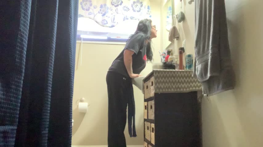 Poster for Manyvids Star - Drea_Xoxo - Milf Caught On Bathroom Spy Cam - Hidden Cam, Voyeur, Voyeur Cams (Камеры Вуайеристов)