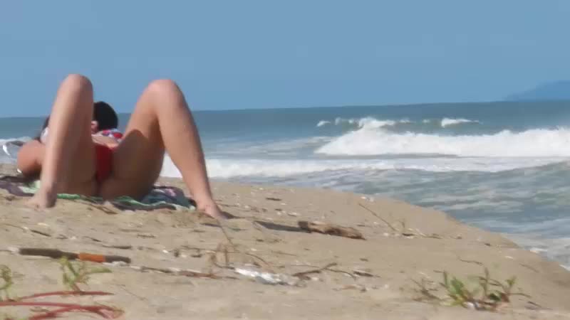 Poster for Manyvids Girl - Masturbating On Public Beach - December 07, 2016 - Emanuelly Raquel - Ass, Voyeur Beach, Latina (Эмануэли Ракель Жопа)