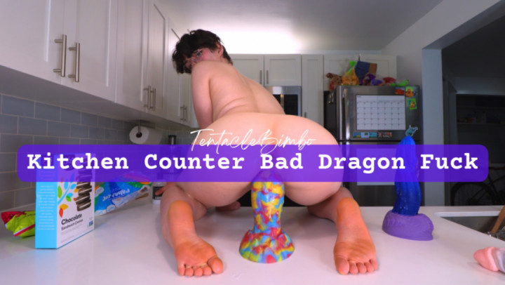 Poster for Kitchen Counter Bad Dragon Fuck - Tentaclebimbo - Manyvids Model - Titty Fucking, Dildos, Bad Dragon (Фаллоимитаторы)