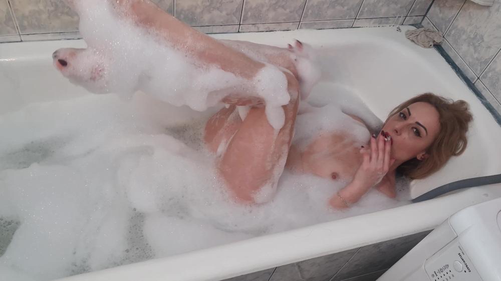 Poster for Manyvids Girl - Kinkyporncpl - Kinkyporncpl 4K Teasing And Smoking In The Bath Tube - Kinkyporncpl