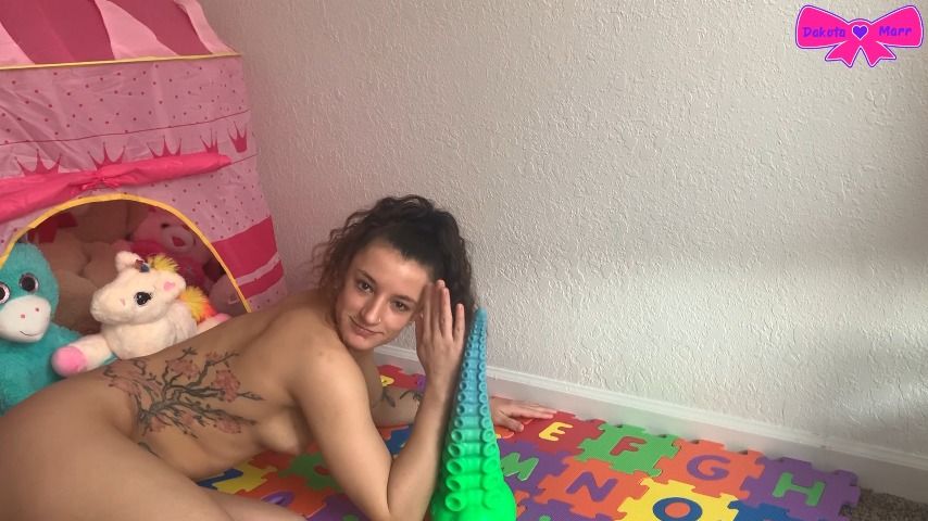 Poster for Dakotamarr - Xl Bad Dragon Tentacle Anal - Manyvids Model - Masturbation, Anal (Дакотамарр Мастурбация)