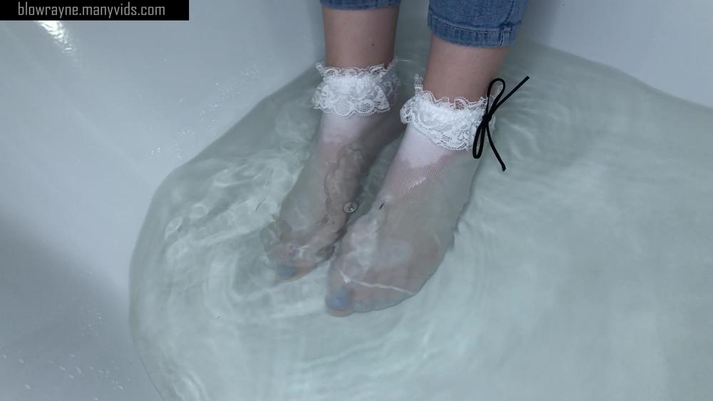 Poster for Wet White Socks - Blowrayne - Manyvids Model - Sfw, Wet Look (Влажный Взгляд)