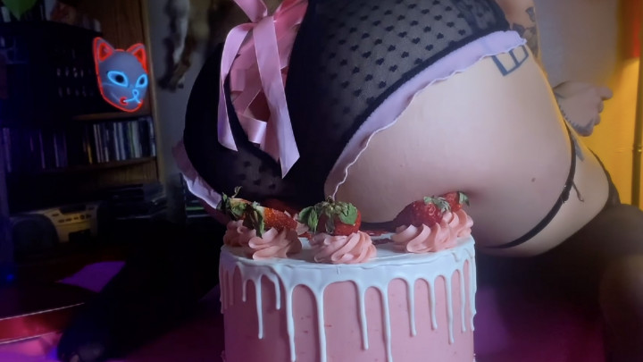 Poster for Manyvids Star - Kitsune'S Stinky Sploshing Valentine'S - Kitsune_Foreplay - Food Sploshing, Lace/Lingerie (Кружево/Линейка)