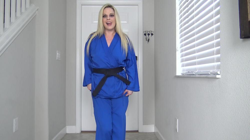 Poster for Roxieraefetish - Roxieraefetish Karate Practice - Manyvids Girl - Roxieraefetish, Siterip