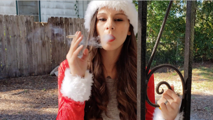 Poster for Manyvids Star - Katy Faery - Holiday Smoke Break - Outdoors, Smoking (Кэти Фэйри На Открытом Воздухе)