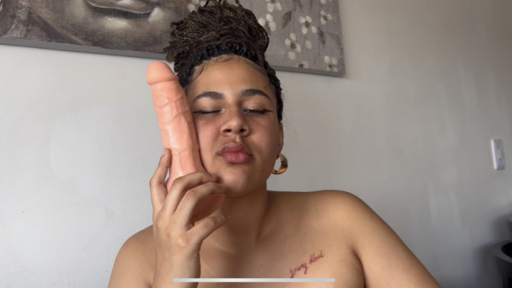 Poster for Standard V Wow I Just Realized My Face Is So Small - July 01, 2023 - Manyvids Girl - Colombianbigass - Face Fetish, Lip Fetish (Губной Фетиш)